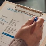 Cum procesezi 200 facturi pe lună fără să atingi tastatura
